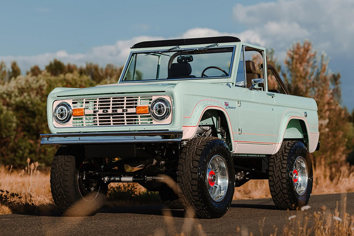 Ford Bronco co dien do xe dien co gia ban toi 380.000 USD