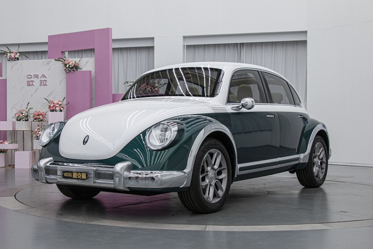 ORA Punk Cat cua Trung Quoc “nhai” Volkswagen Beetle nhu xe xin