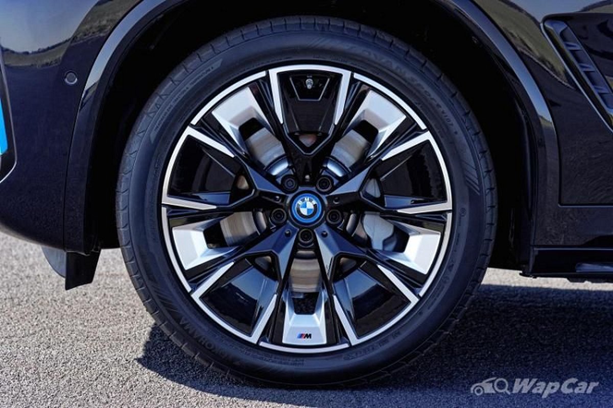 BMW iX3 2021 - SUV dien chay 460 km/mot lan sac den Mlaysia-Hinh-2