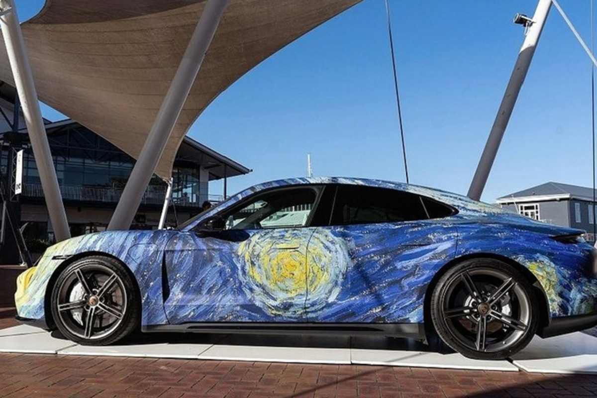 Porsche Taycan “khoac ao” Starry Night cuc doc cua Vincent Van Gogh-Hinh-3