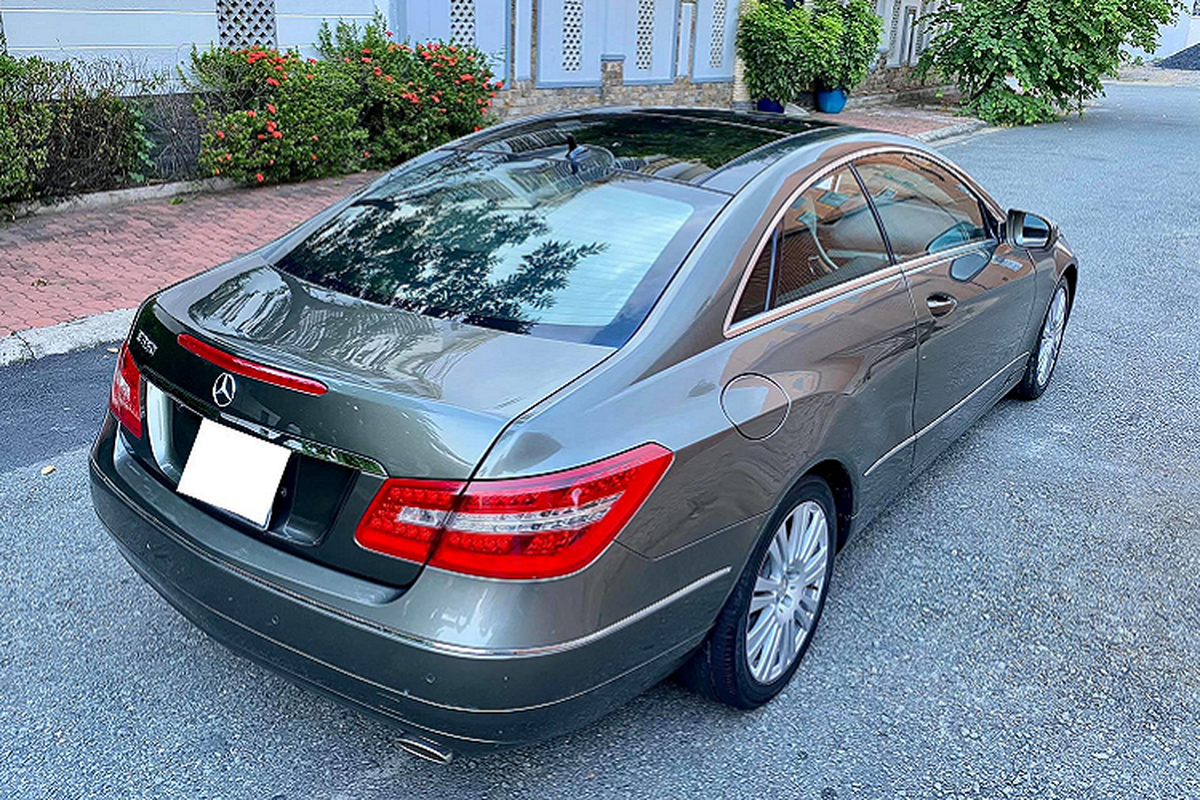 Mercedes-Benz E350 2009 chi 760 trieu tai Viet Nam, van 