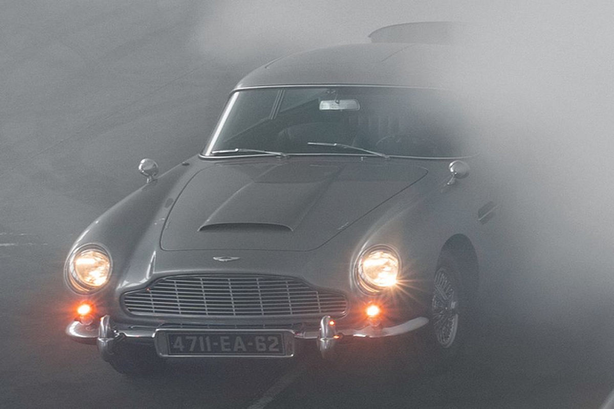Aston Martin DB5 “cua” James Bond sau 25 nam toi 547 ty dong-Hinh-2