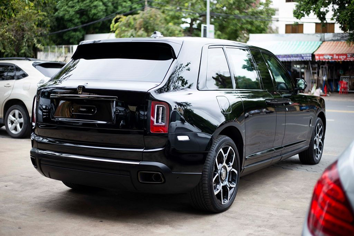 Rolls-Royce Cullinan chong dan ve Campuchia, dai gia Viet co 