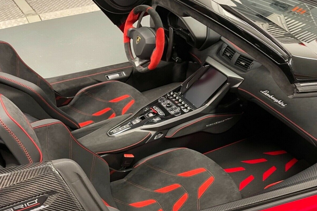 Sieu xe Lamborghini Centenario Roadster rao ban toi 126,7 ty dong-Hinh-3