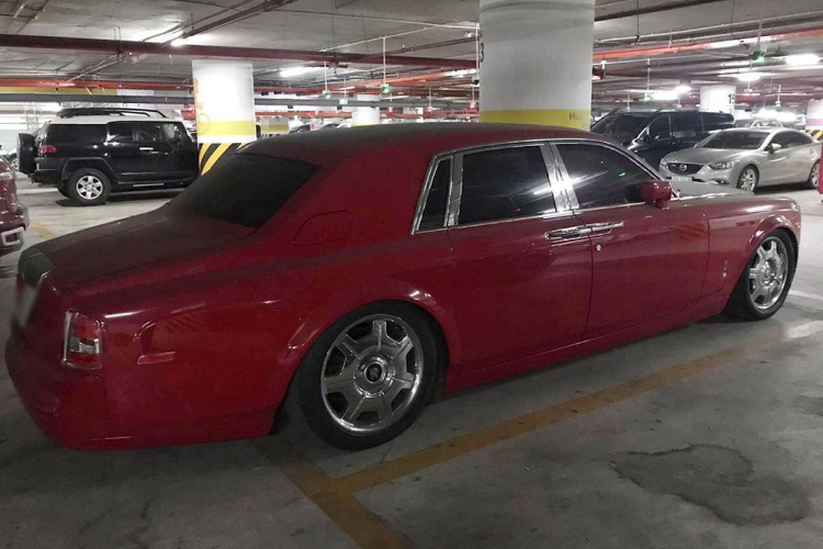 Ly do Rolls-Royce Phantom hon 18 ty, nam ham phu bui tai Ha Noi?