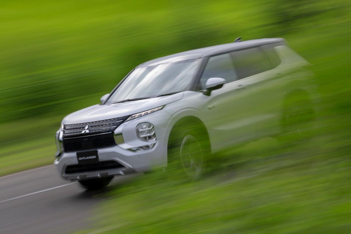 Mitsubishi Outlander 2022 ban 