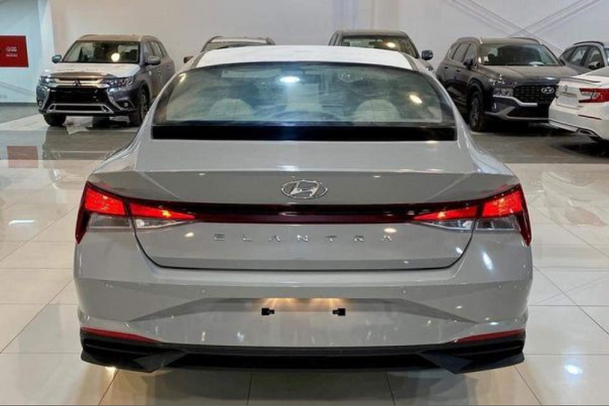 Hyundai Elantra 2022 tu 310 trieu dong sap ve Viet Nam 