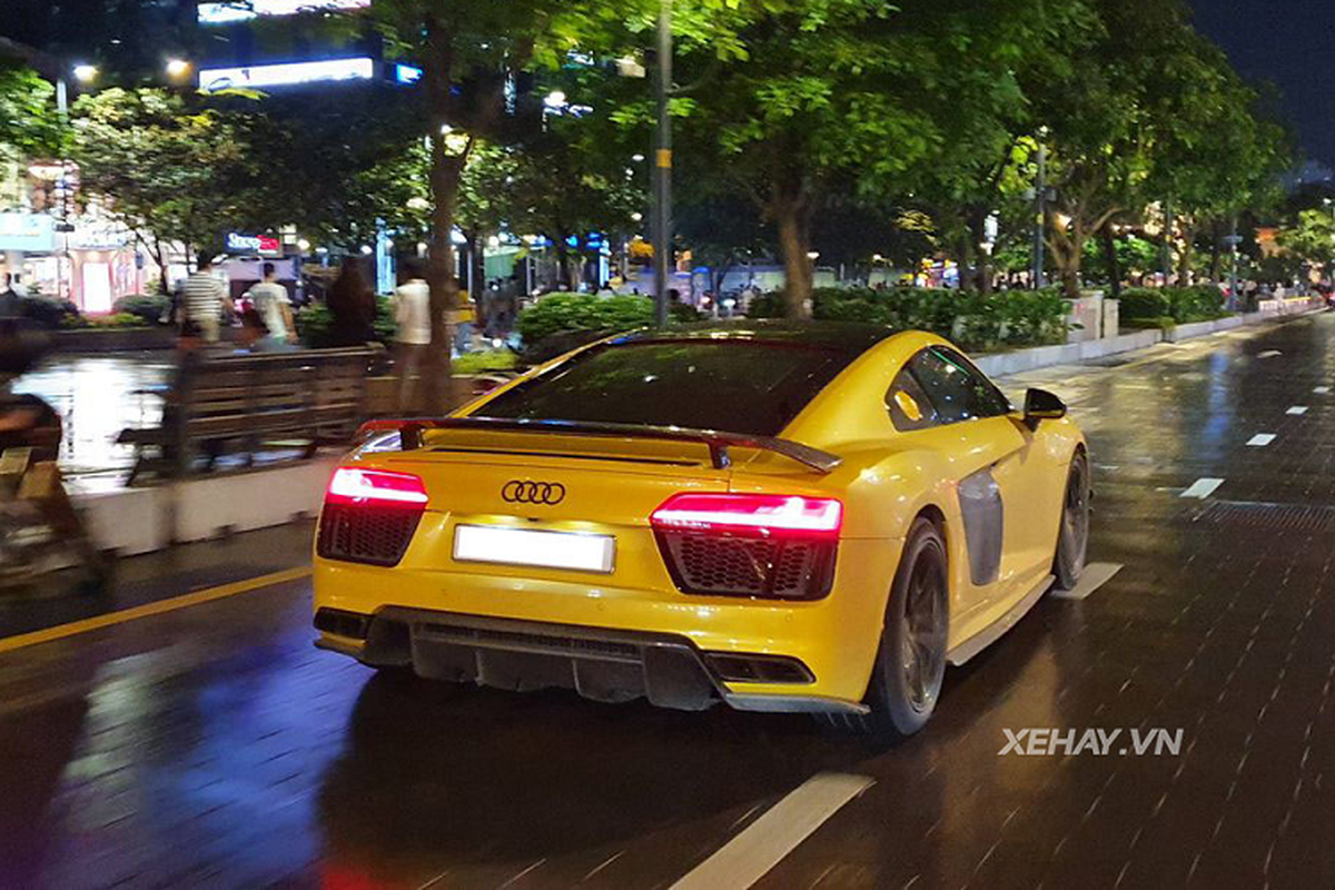 Sieu xe Audi R8 V10 Plus khoac 