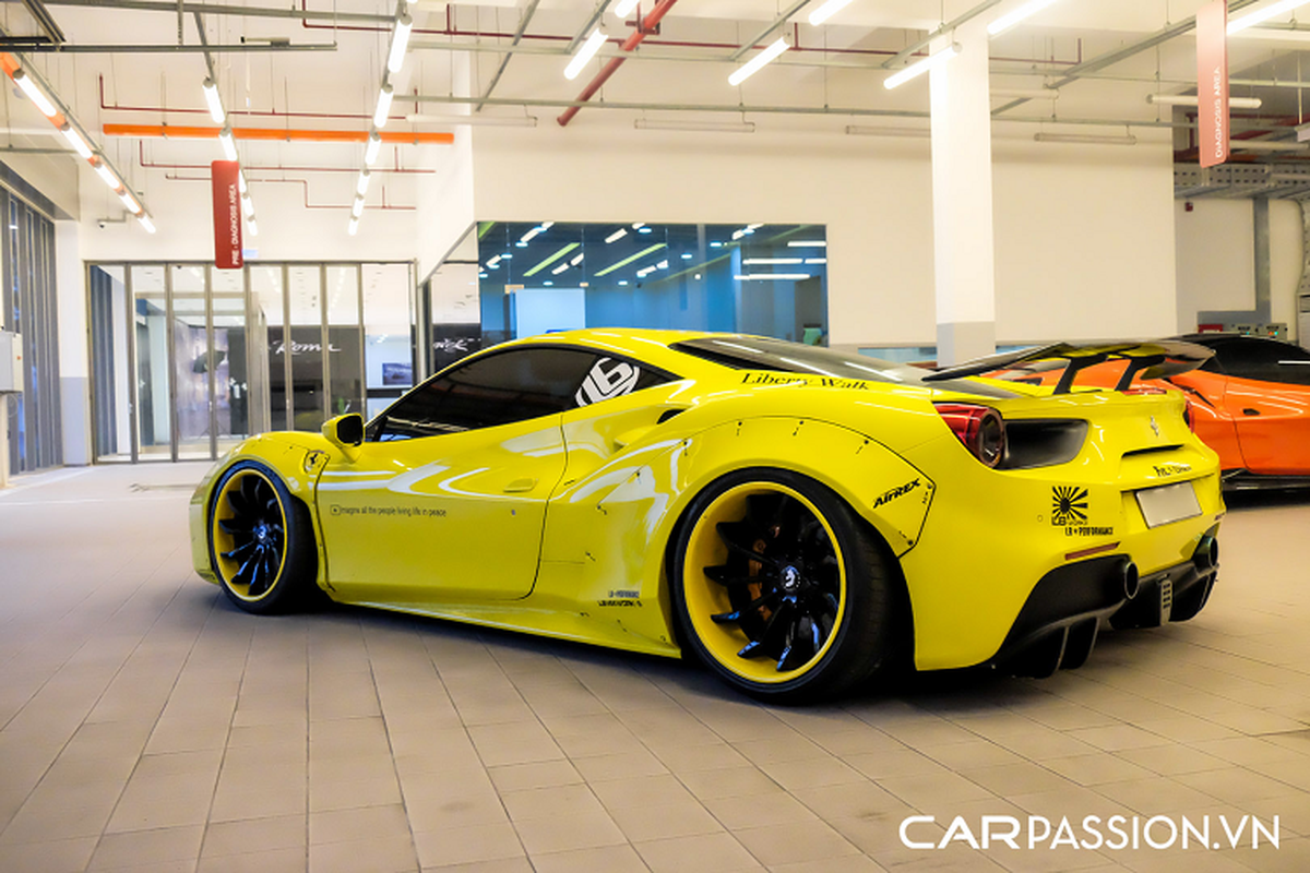 Ngam Ferrari 488 GTB do Liberty Walk 