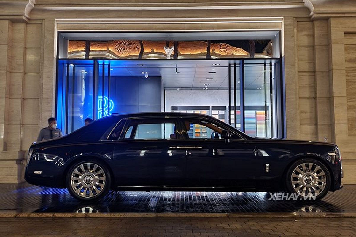 Tan thay Rolls-Royce Phantom VIII EWB hon 70 ty tai Sai Gon-Hinh-2