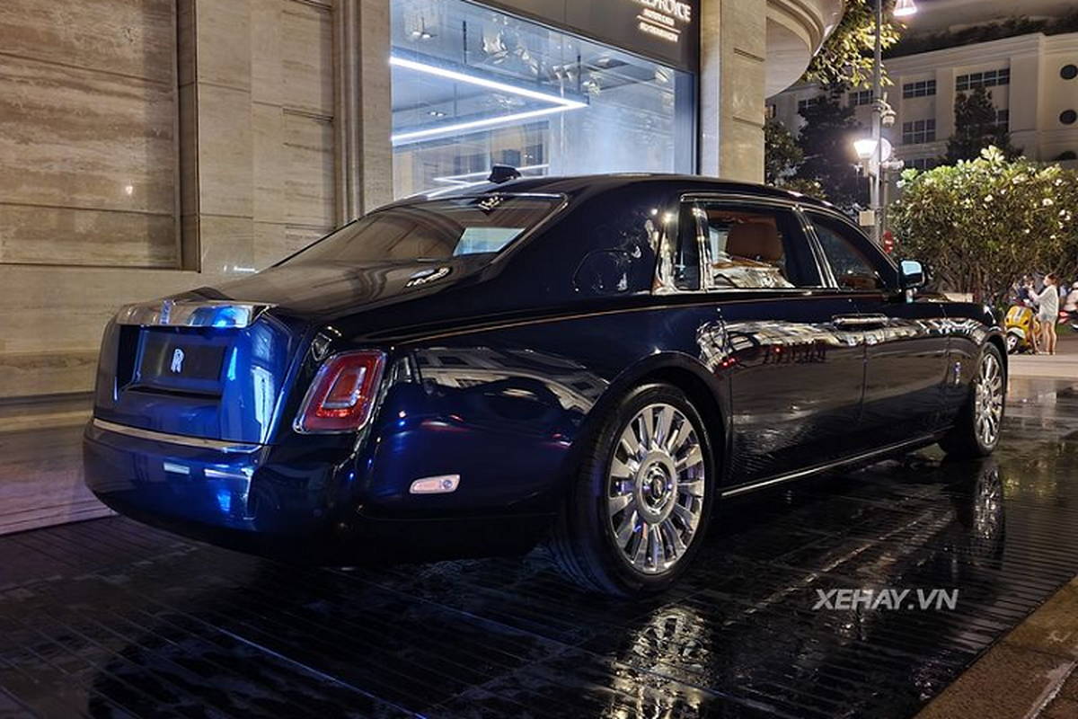 Tan thay Rolls-Royce Phantom VIII EWB hon 70 ty tai Sai Gon-Hinh-3