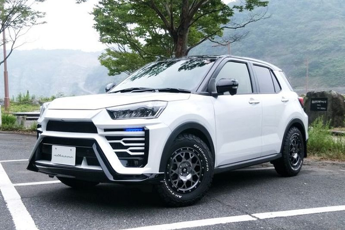 Toyota Raize duoc “bien hinh” Lamborghini Urus chi voi 30 trieu dong-Hinh-2