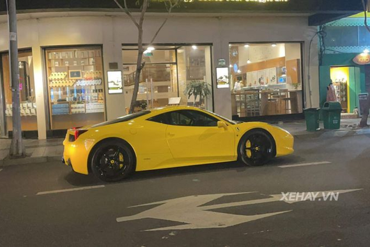 Ferrari 458 Italia hon 10 tuoi van dep lung linh giua Sai Gon-Hinh-3