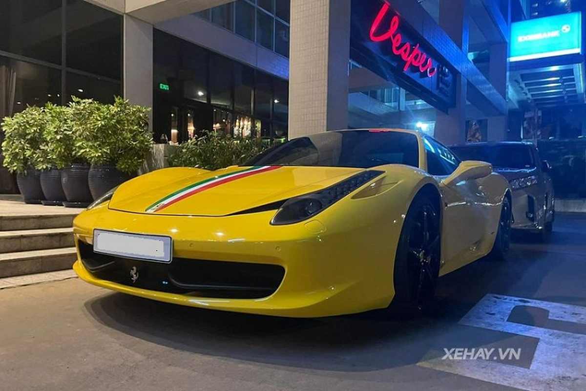 Ferrari 458 Italia hon 10 tuoi van dep lung linh giua Sai Gon-Hinh-4