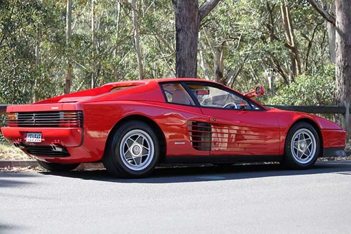 Ferrari Testarossa cua danh ca Elton John ban duoc 6,9 ty dong-Hinh-3