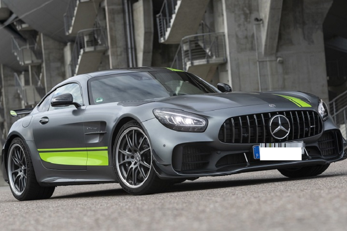 Minh Nhua tau Mercedes-AMG GT R hon 12 ty, 