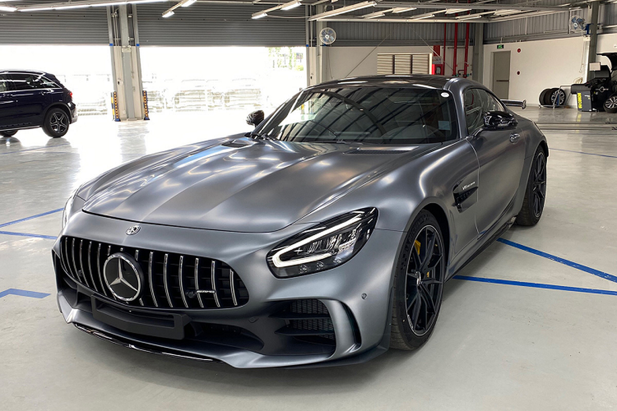 Minh Nhua tau Mercedes-AMG GT R hon 12 ty, 