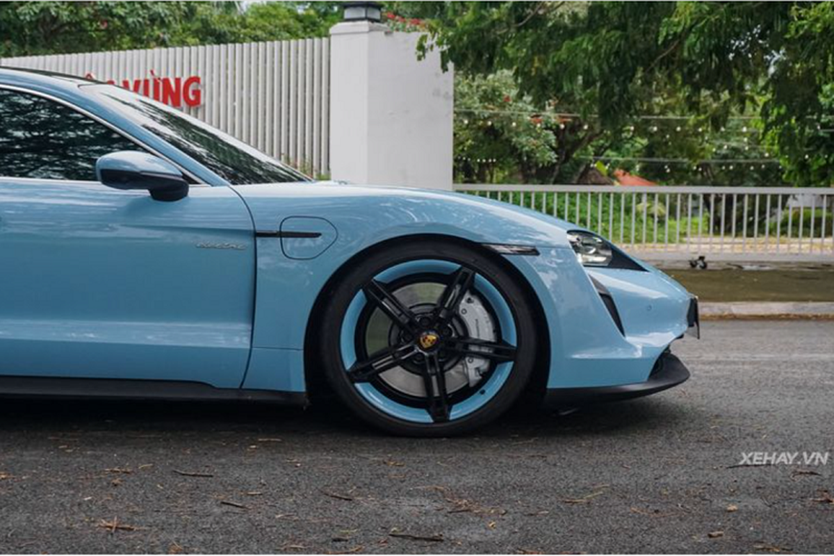 Porsche Taycan gan 6 ty mau Frozen Blue Metallic 