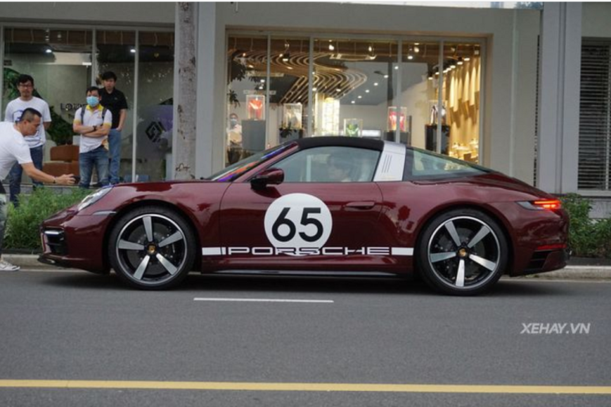Porsche 911 Targa 4S Heritage Design hon 11 ty tren pho Sai Gon-Hinh-2