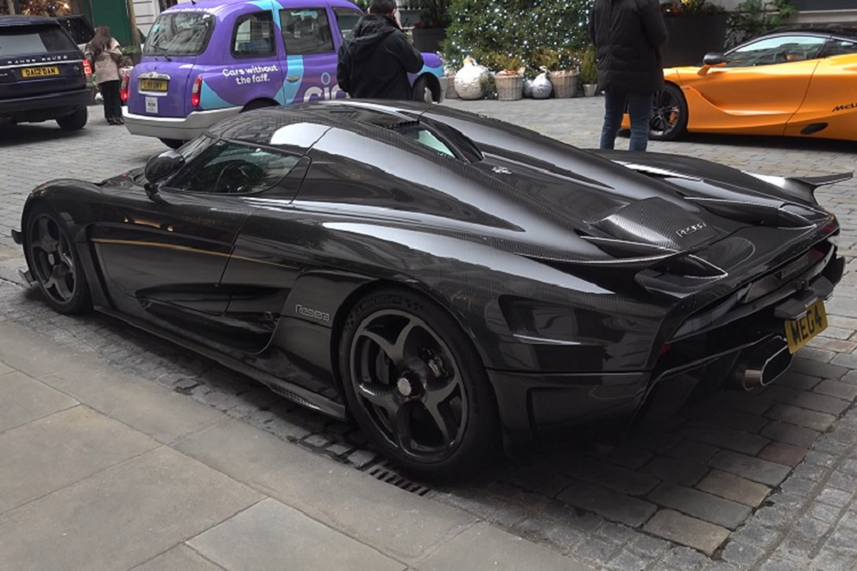 Koenigsegg Regera “bang xuong bang thit”, than vo do full carbon-Hinh-2