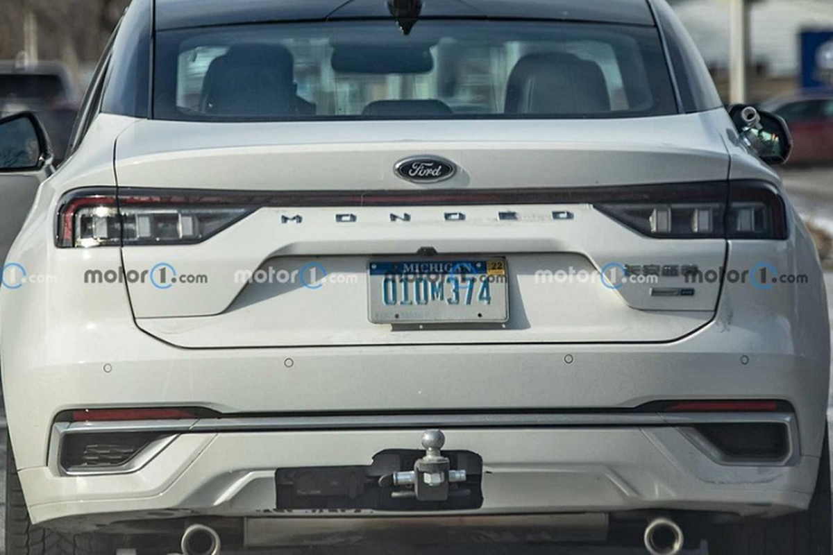 Ford Mondeo 2023 bat ngo 