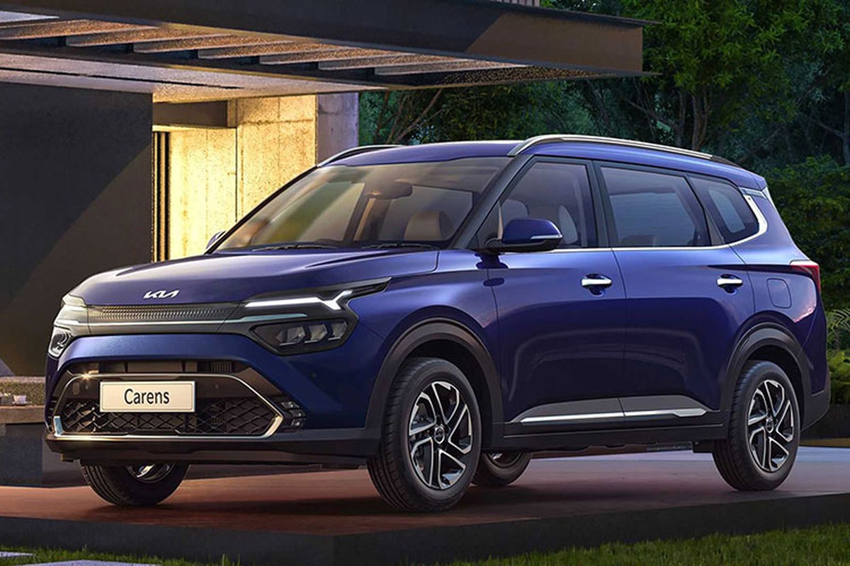 Kia Carens 2022 chua co gia ban da “chay hang”, de doa Innova