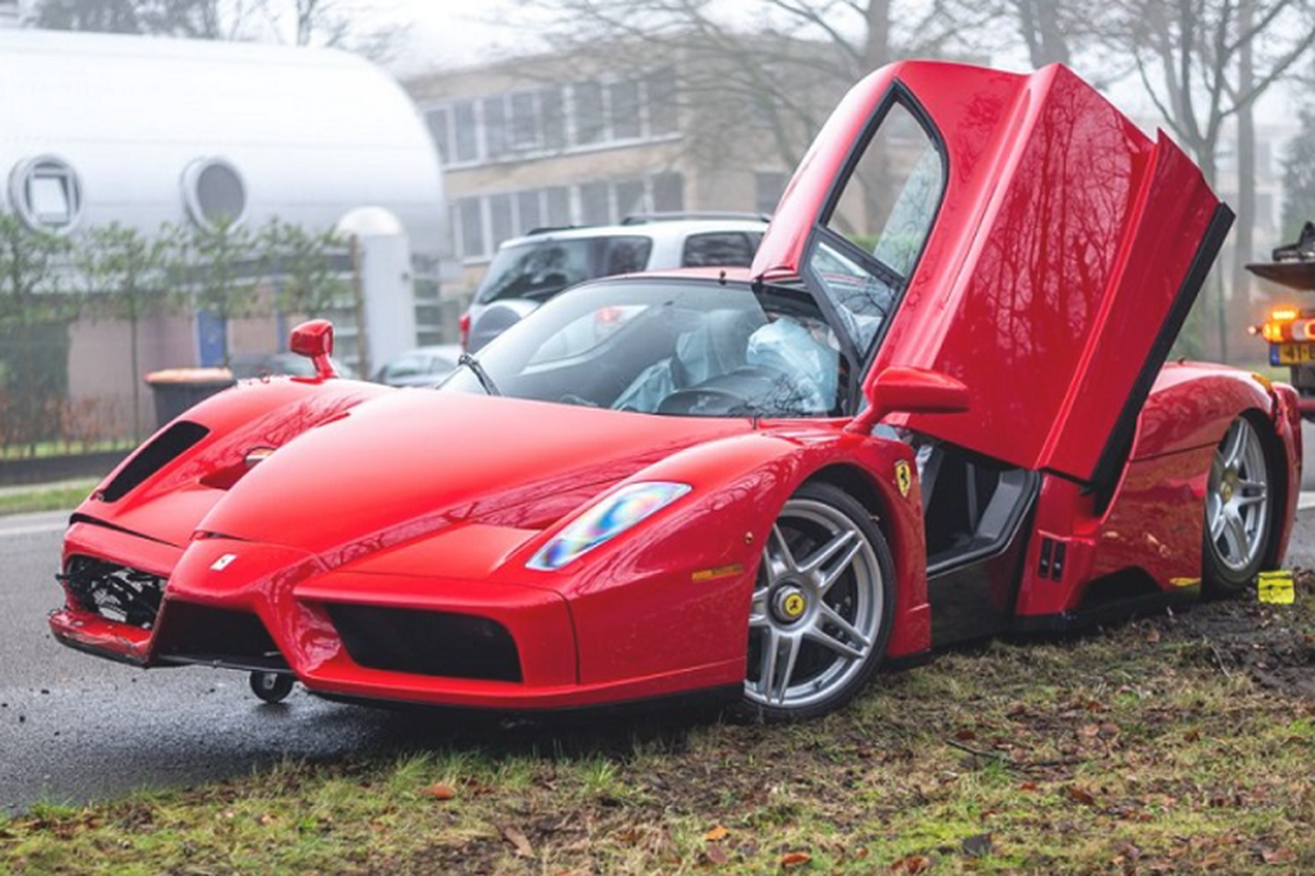 Ferrari Enzo 60 ty dong 