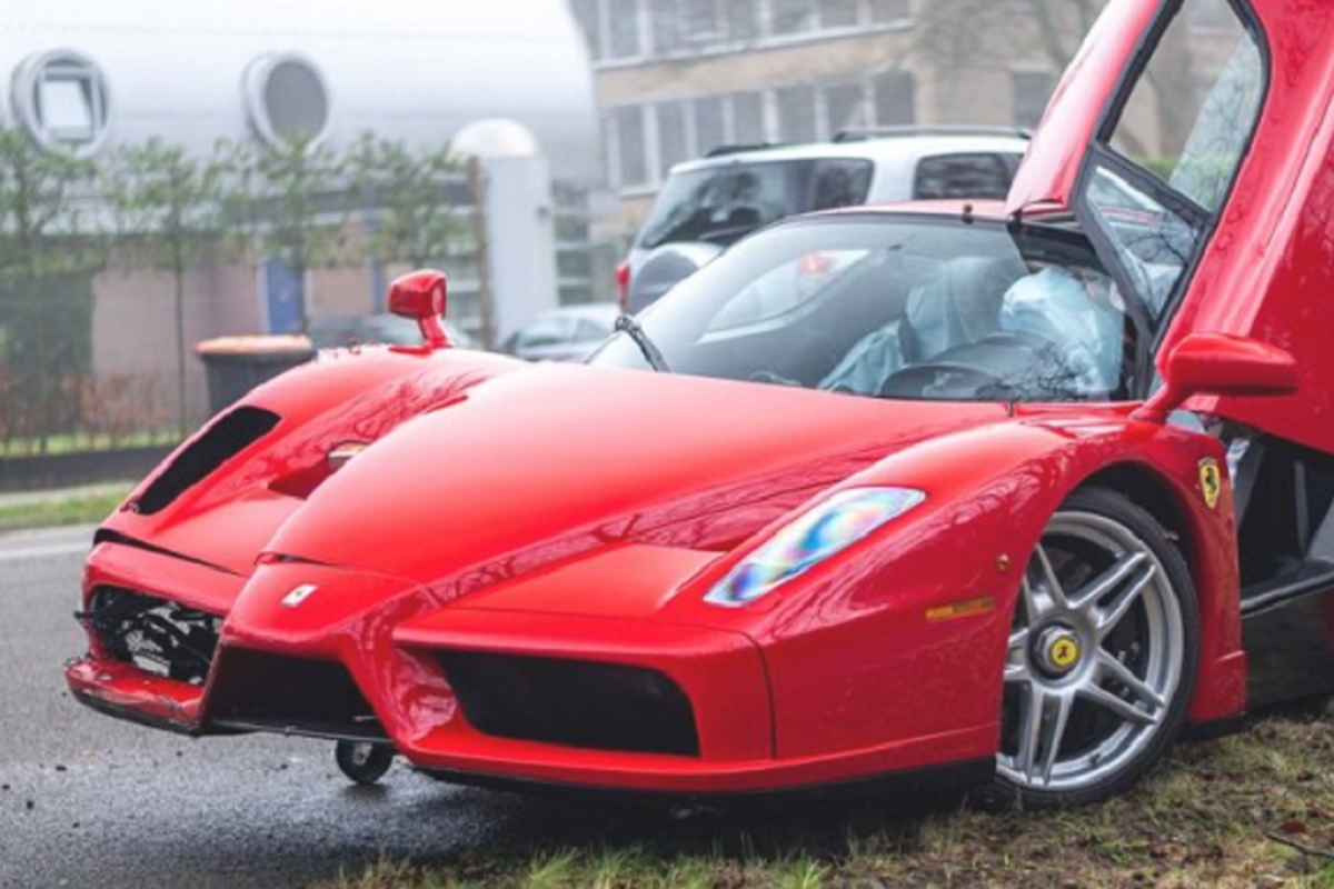 Ferrari Enzo 60 ty dong 