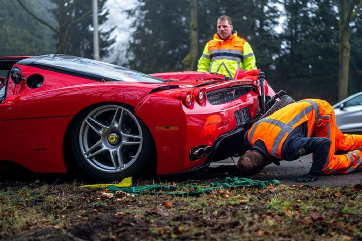 Ferrari Enzo 60 ty dong 