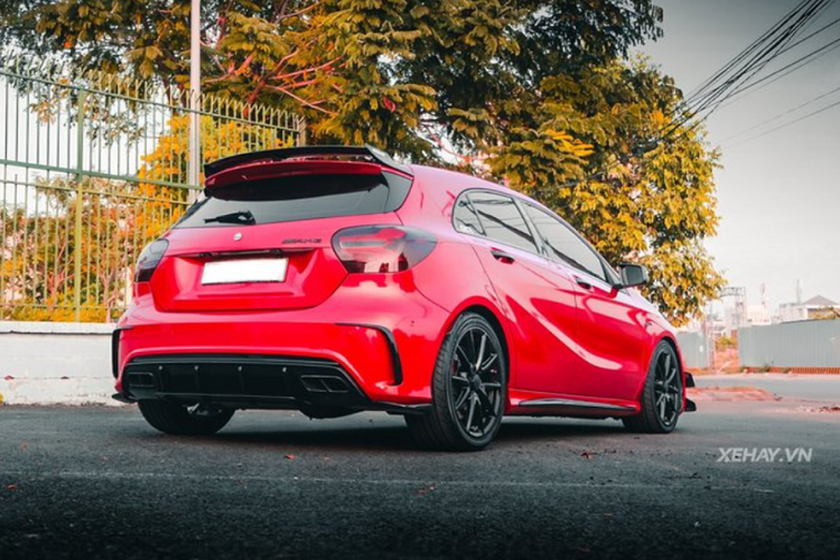 Mercedes-Benz A45 AMG hang hiem tai Viet Nam “thay ao” do don Tet-Hinh-4