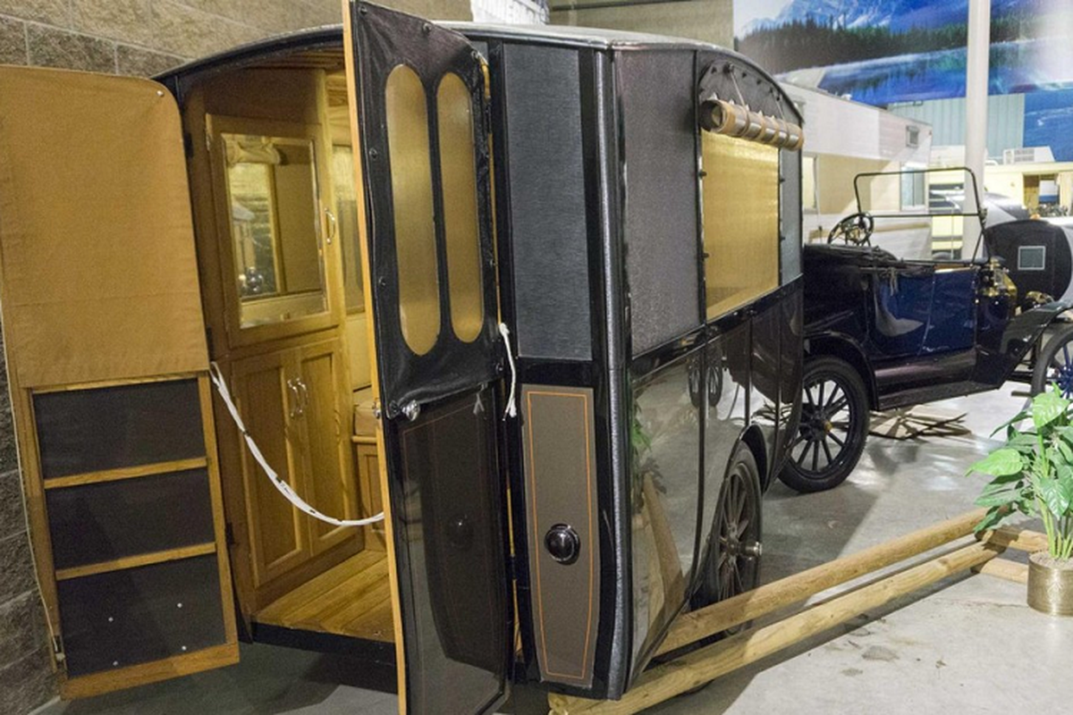 Earl Travel Trailer 1913 - chiec 