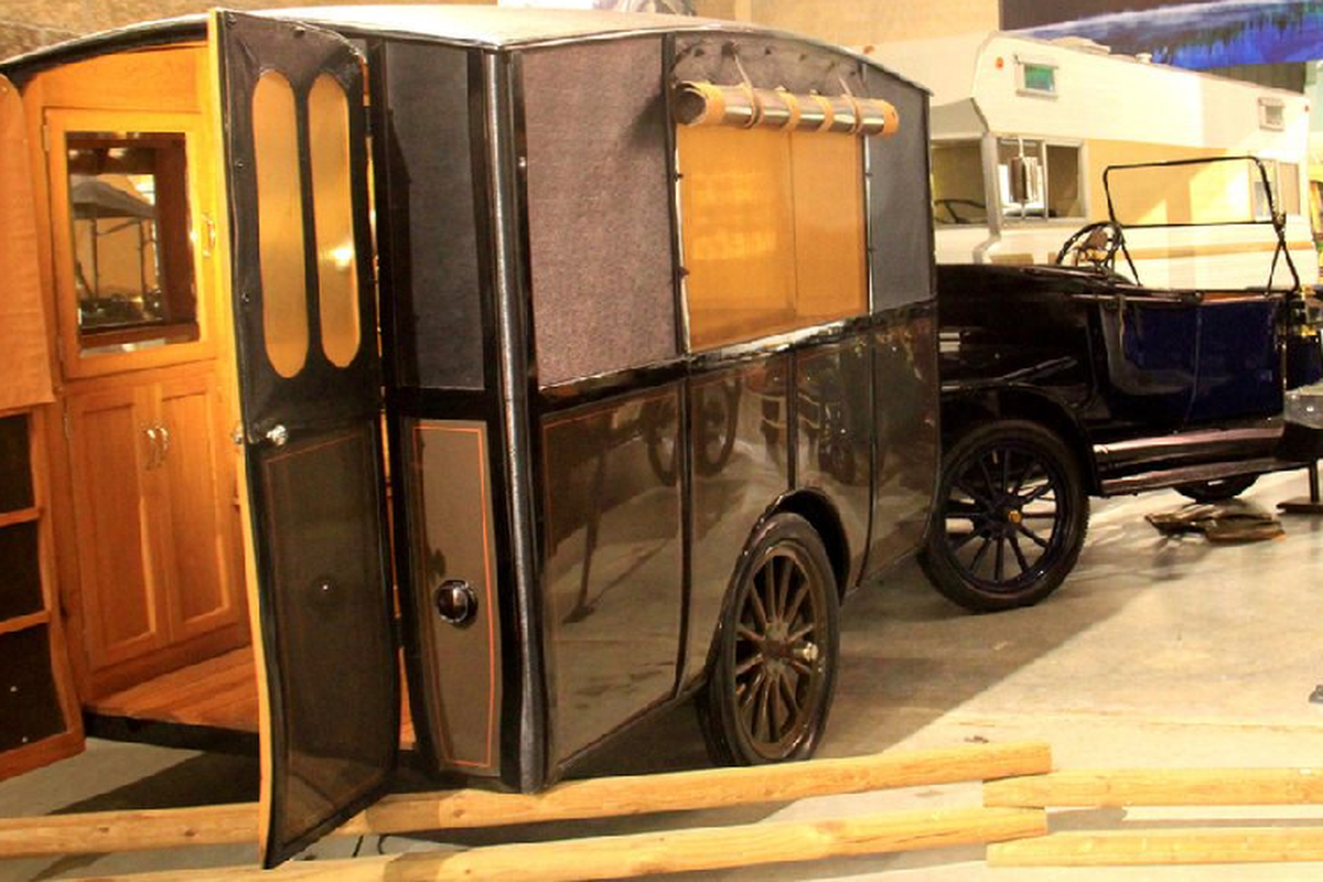 Earl Travel Trailer 1913 - chiec 