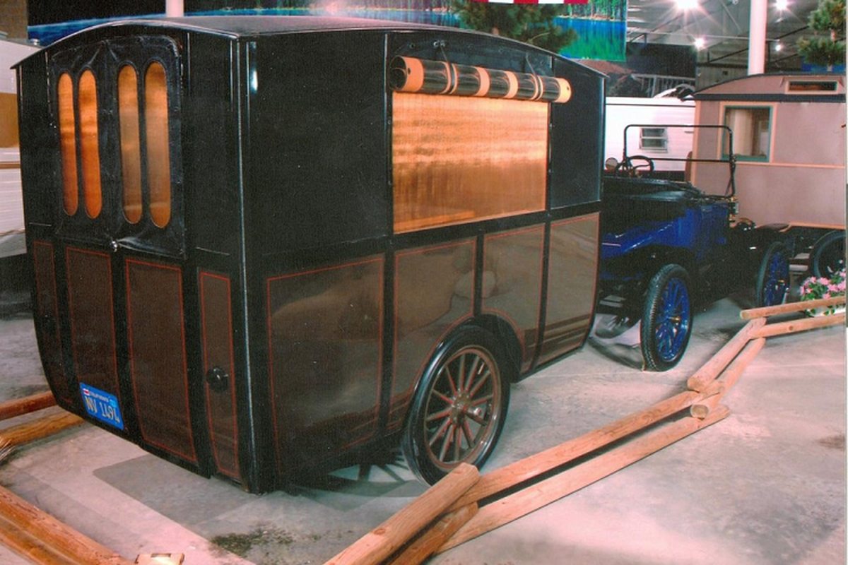 Earl Travel Trailer 1913 - chiec 