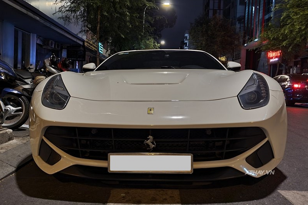 Ferrari F12 Berlinetta hon 20 ty, mau doc tai Viet Nam o Sai Gon-Hinh-7