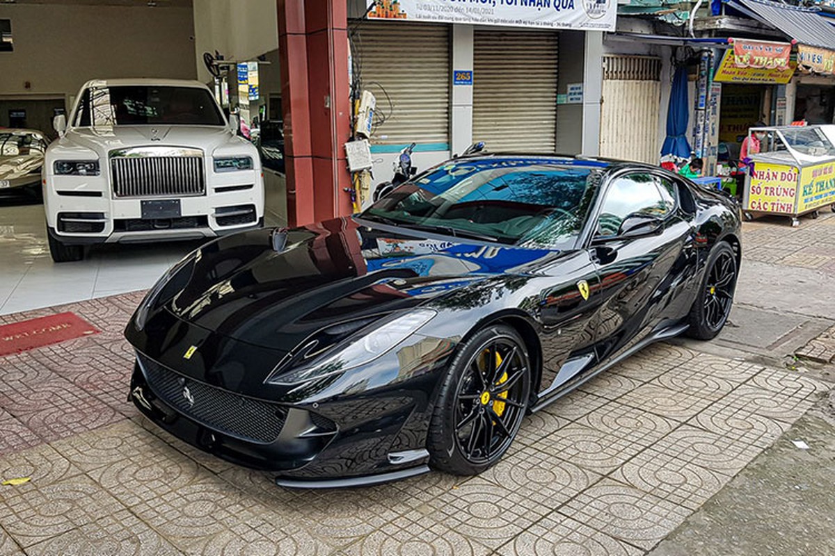 “Hac ma” Ferrari 812 Superfast hon 27 ty ve Ha Noi, thay ao moi