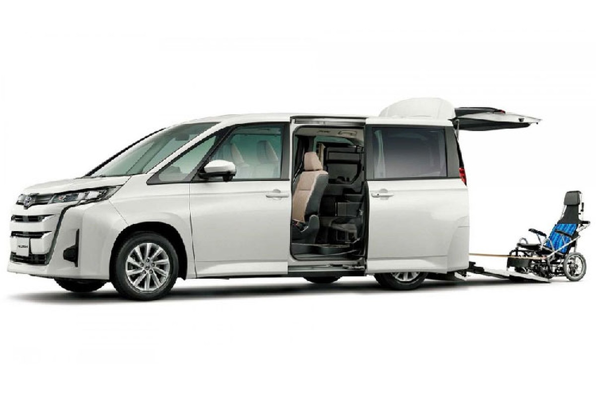 Toyota Noah va Voxy 2022 gia re 