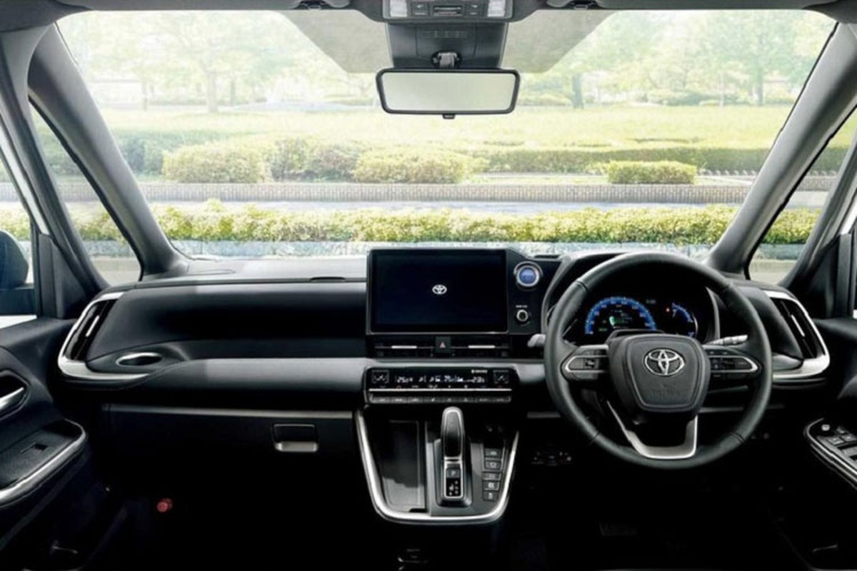 Toyota Noah va Voxy 2022 gia re 