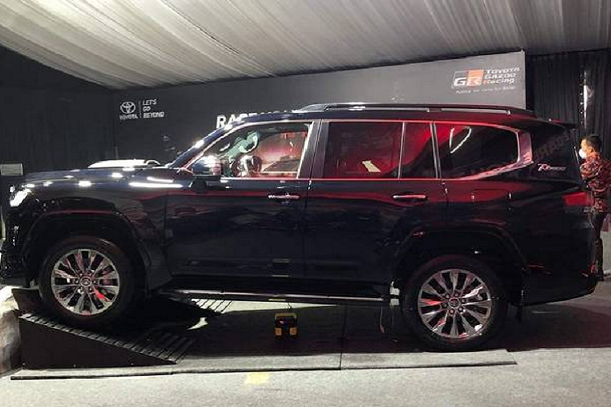 Toyota Land Cruiser 2022 may dau, tu 3,68 ty dong tai Indonesia-Hinh-8