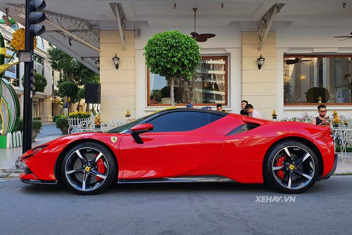 Ferrari SF90 Stradale hon 30 ty xuong pho Sai thanh dau xuan-Hinh-2