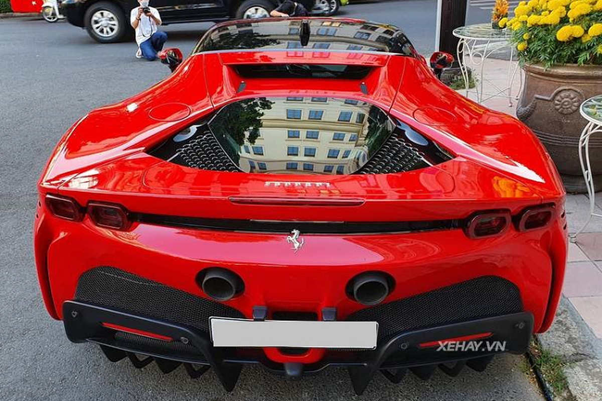 Ferrari SF90 Stradale hon 30 ty xuong pho Sai thanh dau xuan-Hinh-3