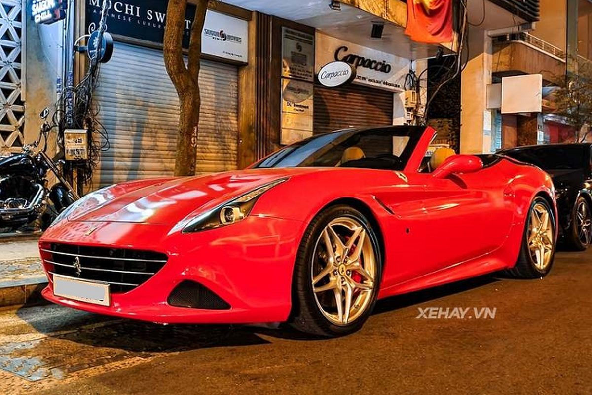 Ferrari California T tien ty, thay ao do ruc choi Tet Sai Gon