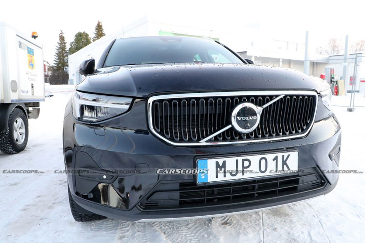 Volvo XC40 2023 lo dien, Mercedes-Benz GLA va BMW X1 