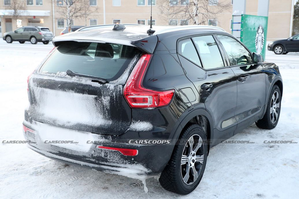 Volvo XC40 2023 lo dien, Mercedes-Benz GLA va BMW X1 