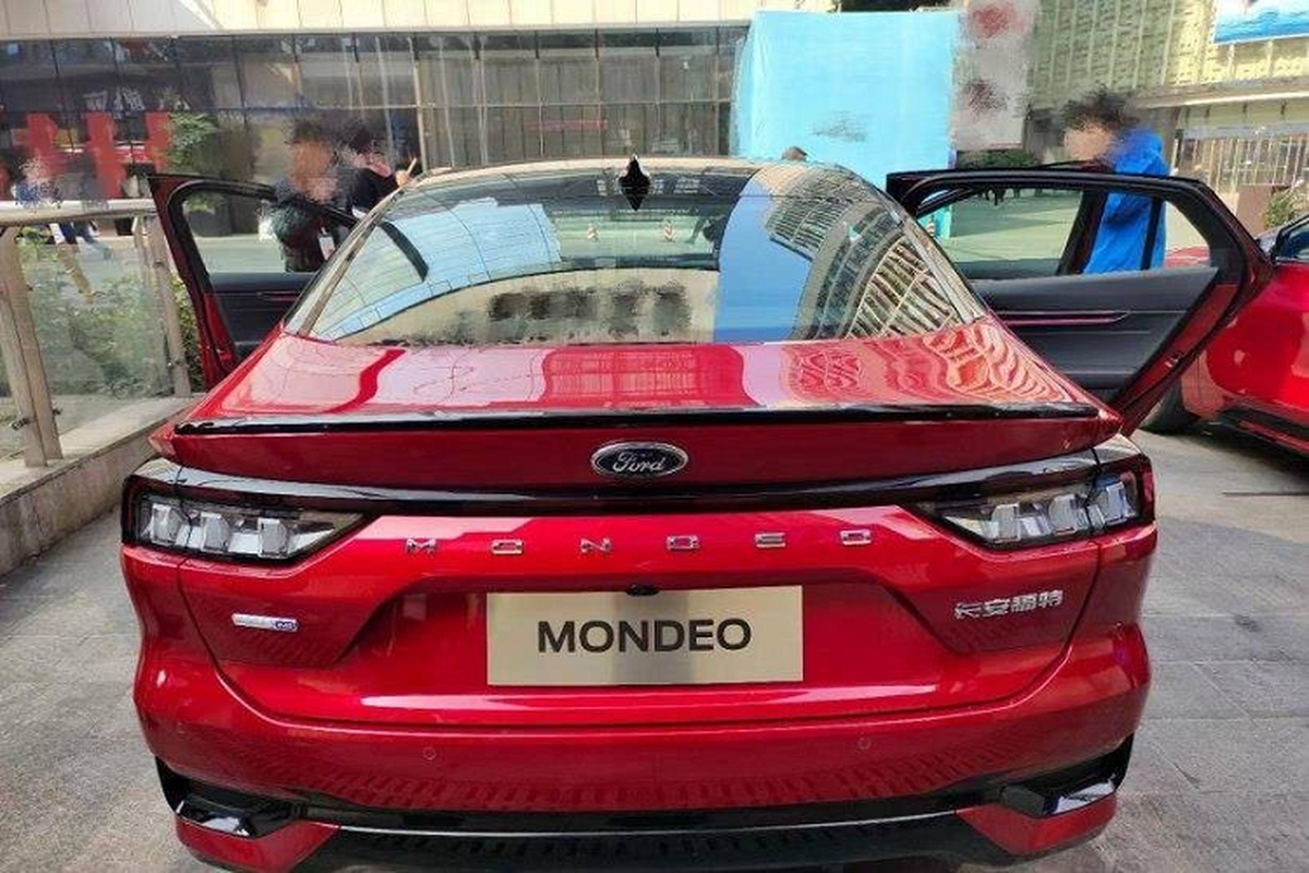 Ford Mondeo 2022 gia tu 700 trieu dong, canh tranh Toyota Camry?-Hinh-9