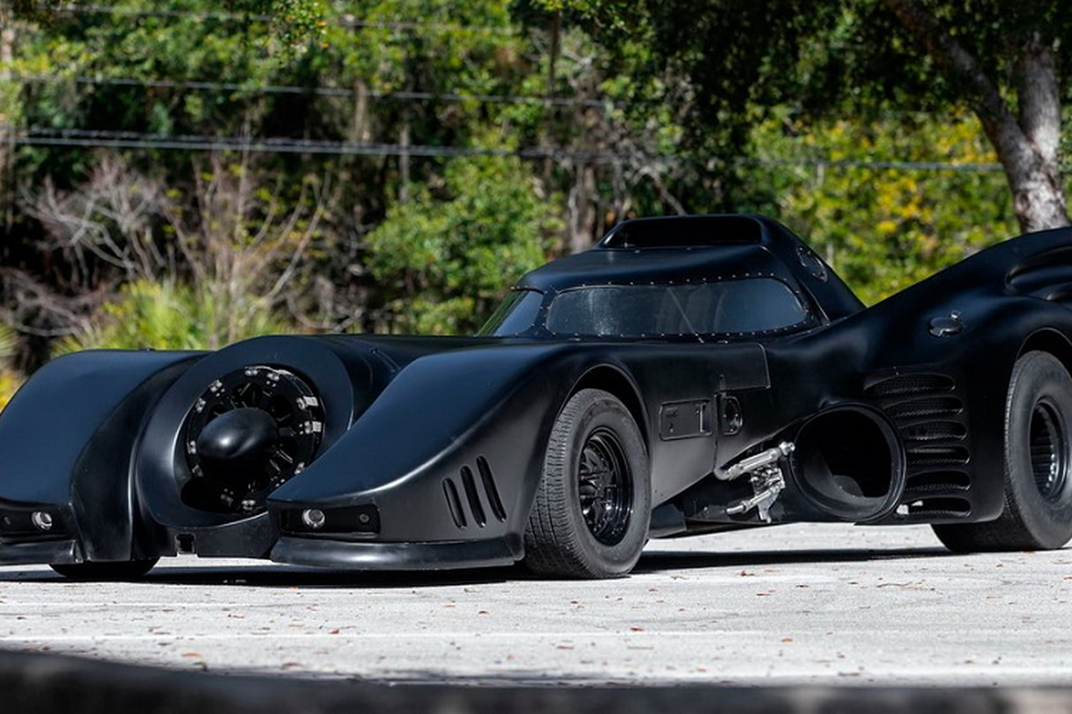 Dau gia sieu xe Batmobile kem 