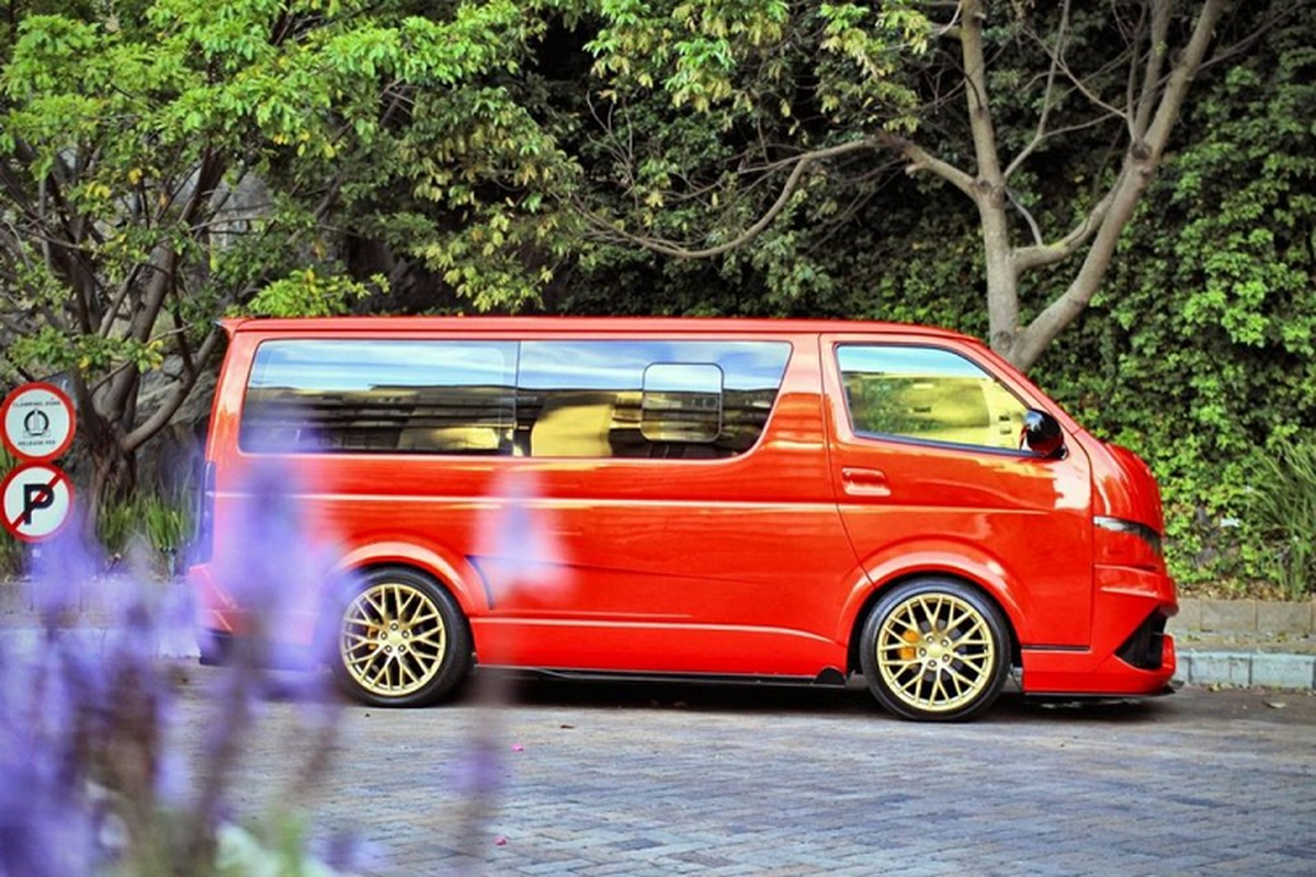 Chiec taxi Toyota HiAce dien ro lay cam hung tu Lamborghini-Hinh-13