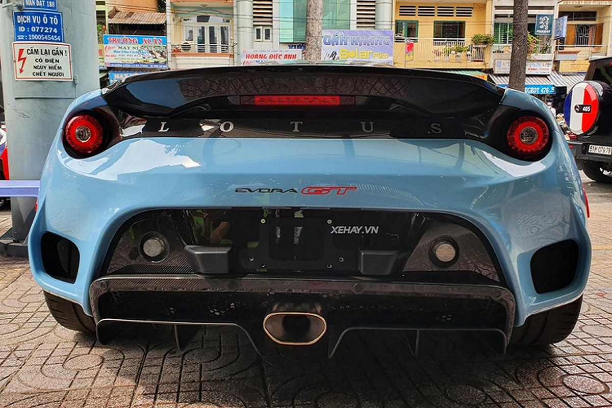 Can canh Lotus Evora GT 