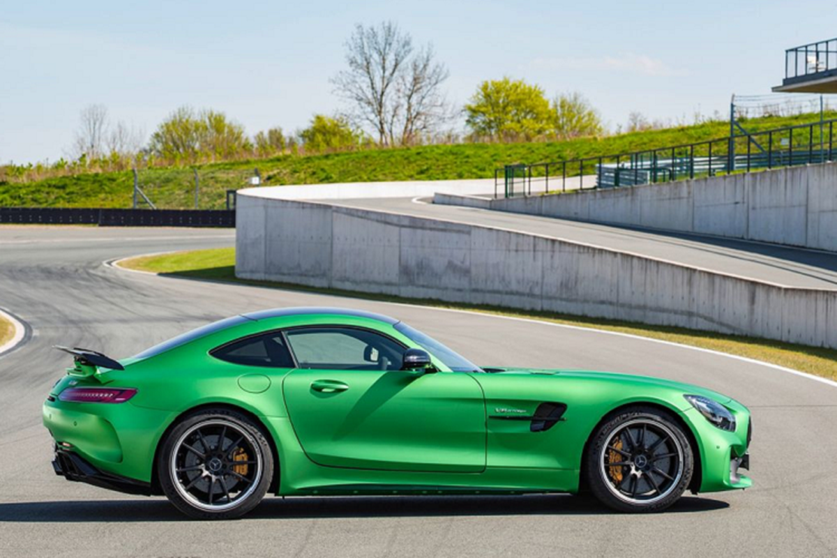 Them sieu pham Mercedes-AMG GT R sap ve Viet Nam voi mau son “thua”?-Hinh-3