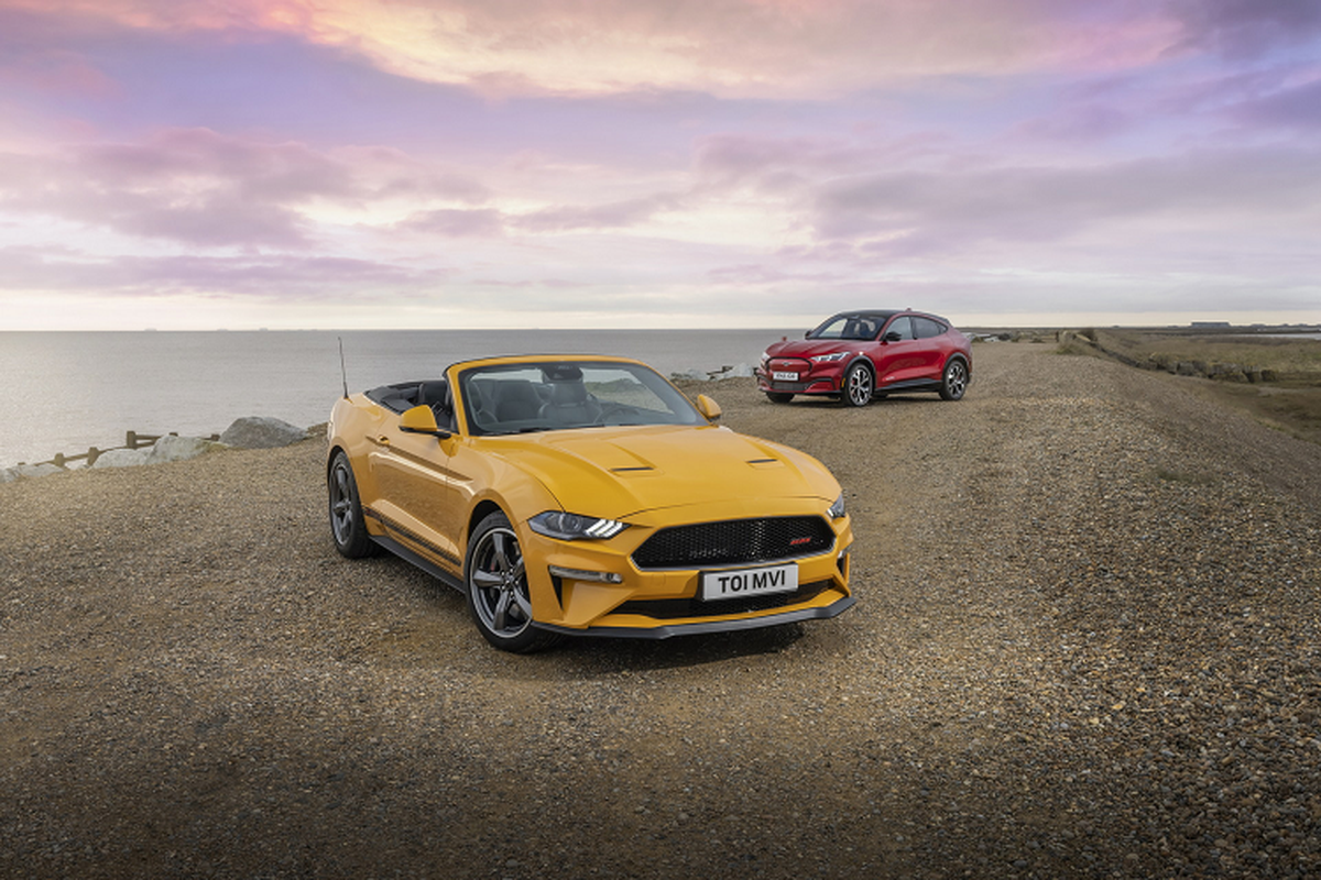 Ford Mustang Convertible California Special dong co V8 den chau Au-Hinh-4