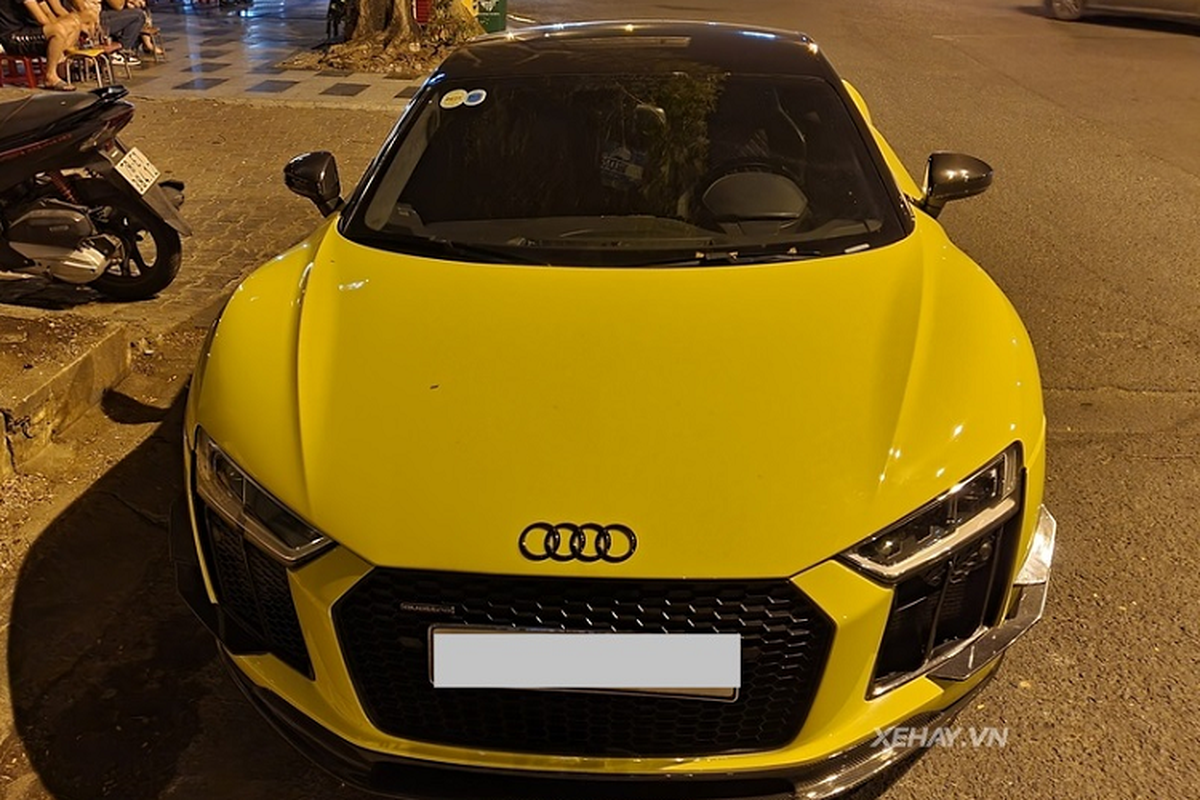 Ngam Audi R8 tren pho Sai Gon, 